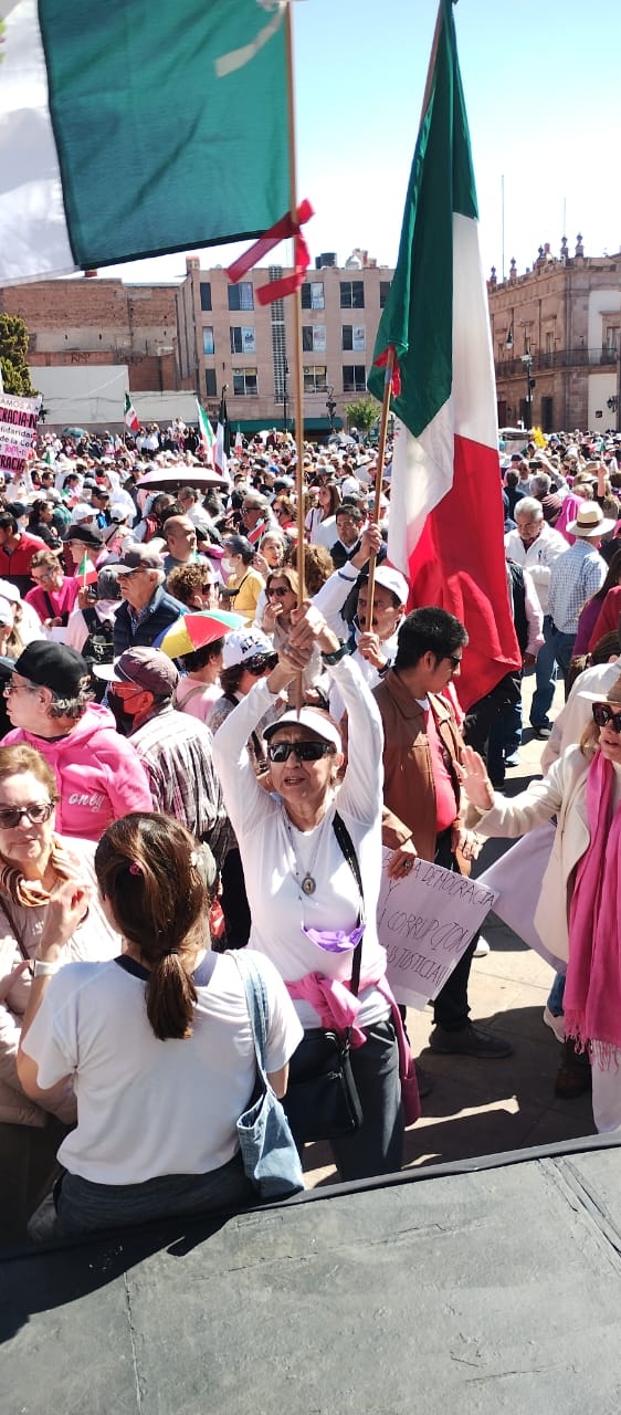 Miles Marchan Por La Democracia En SLP Y Guardan Minuto De Silencio Por