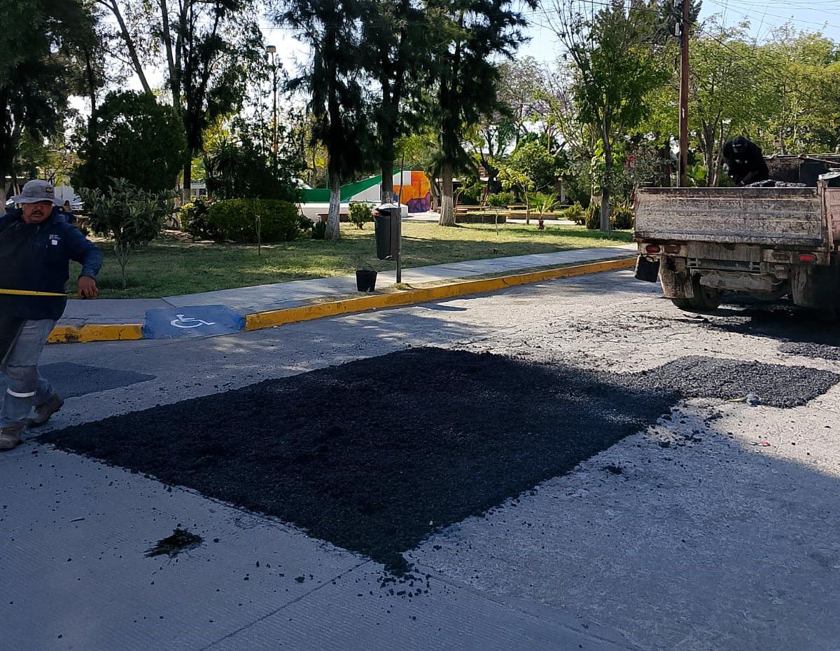 Programa emergente de bacheo avanza en colonias prioritarias