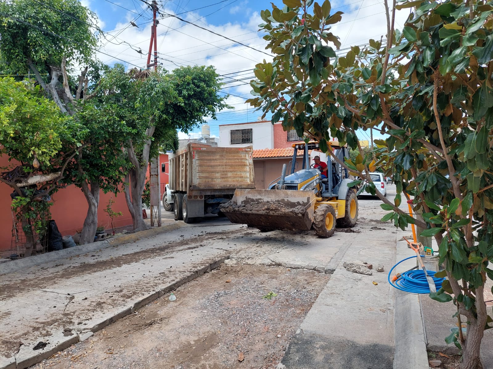 Interapas trabaja en la reposición de drenaje y red de agua potable en ...