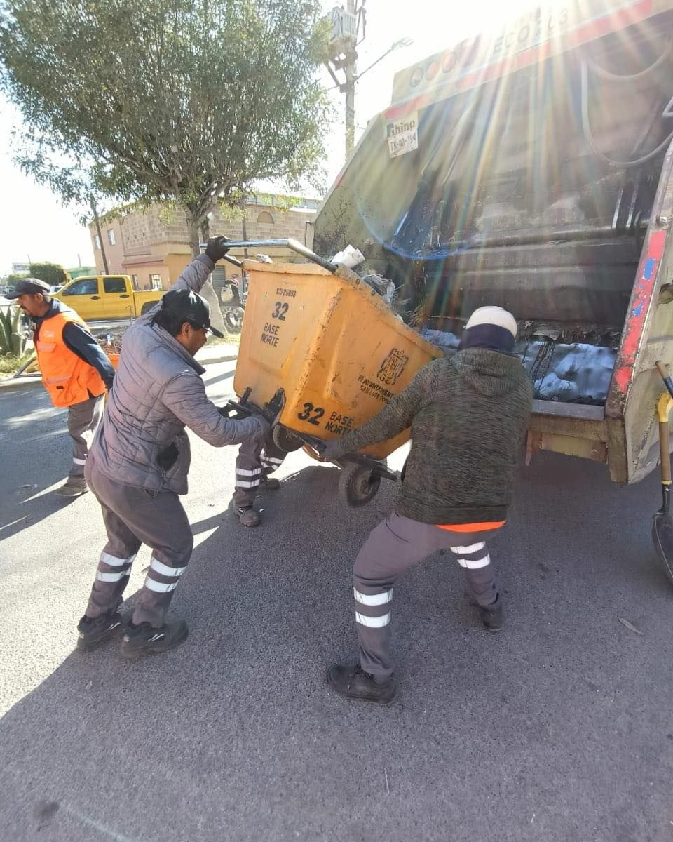 Intensifican labores de limpieza y mantenimiento en la Avenida Juárez