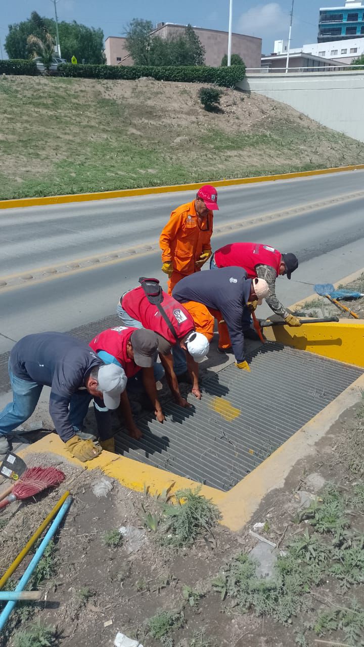 Intensifican limpieza de alcantarillas para reducir riesgos en la ...
