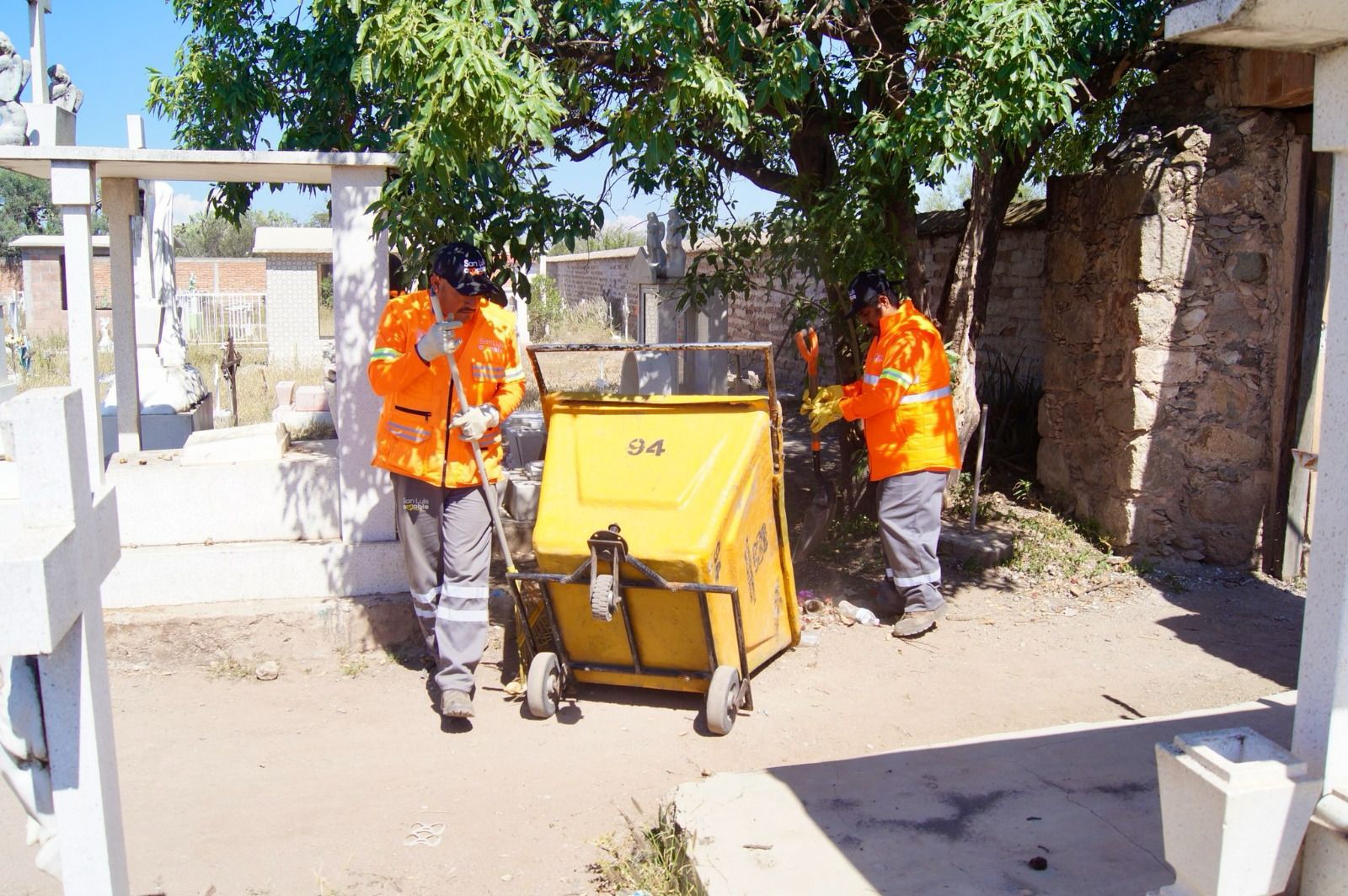 Intensifican mantenimiento en cementerios de Bocas previo al Día de Muertos